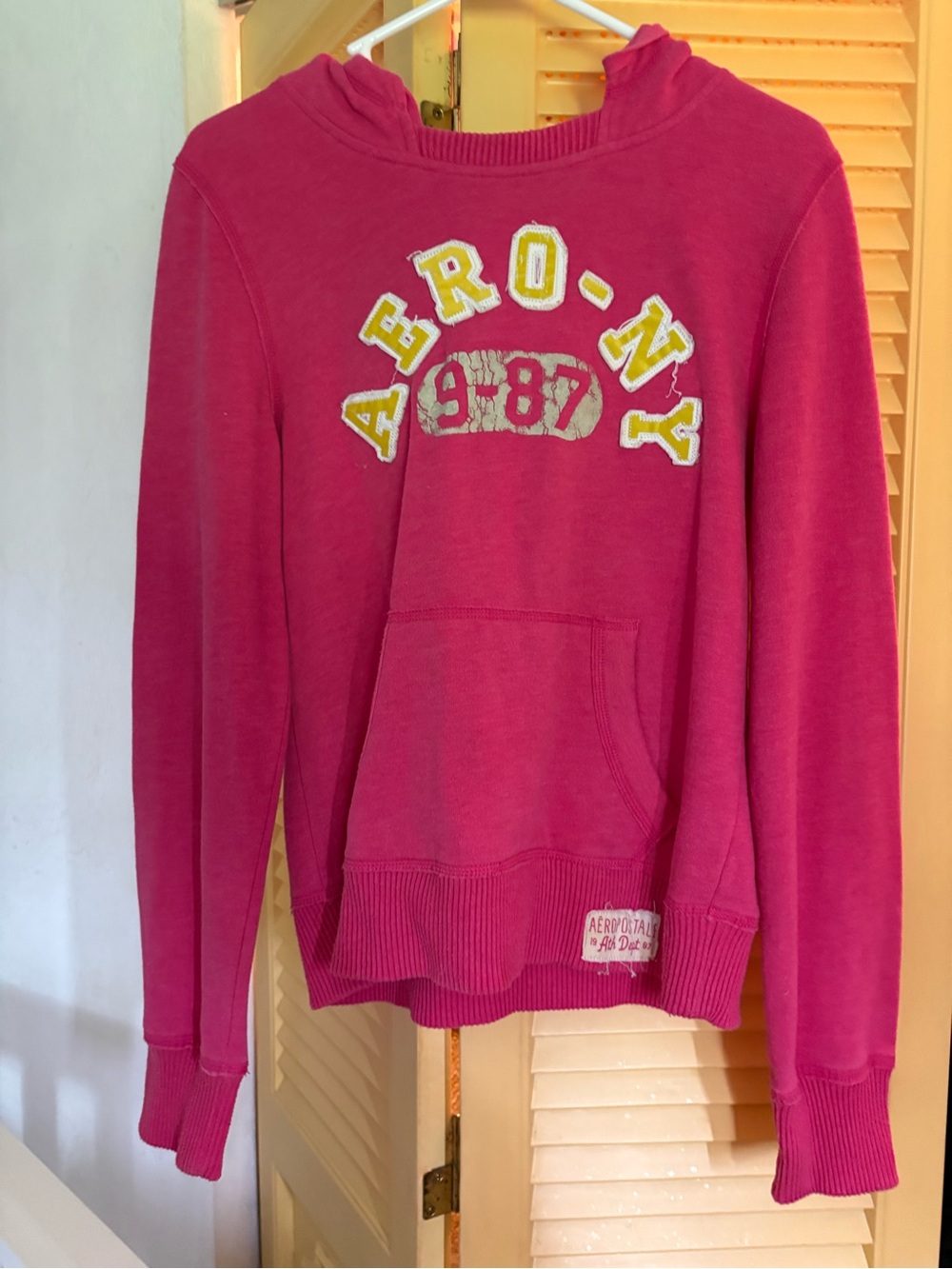 Aeropostale Teen Hot Pink Crewneck Pullover with Embroidered Logo